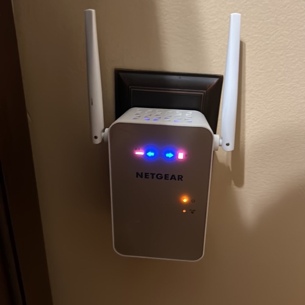NETGEAR WiFi extender Ac1200 - Picture 2 of 3
